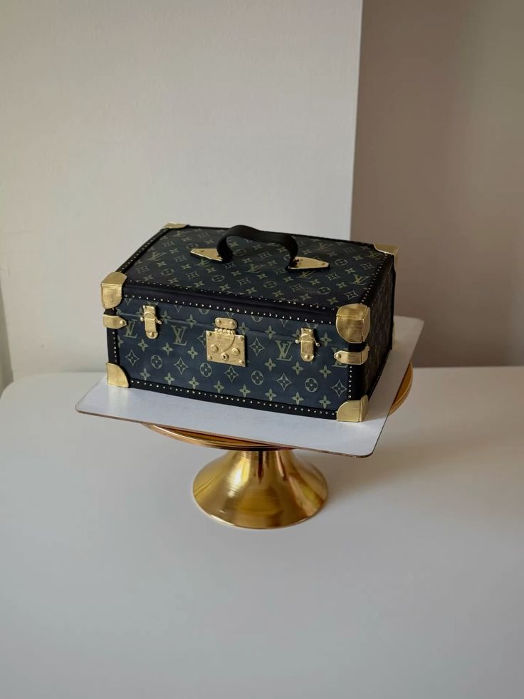 Торт «LouisVuitton»